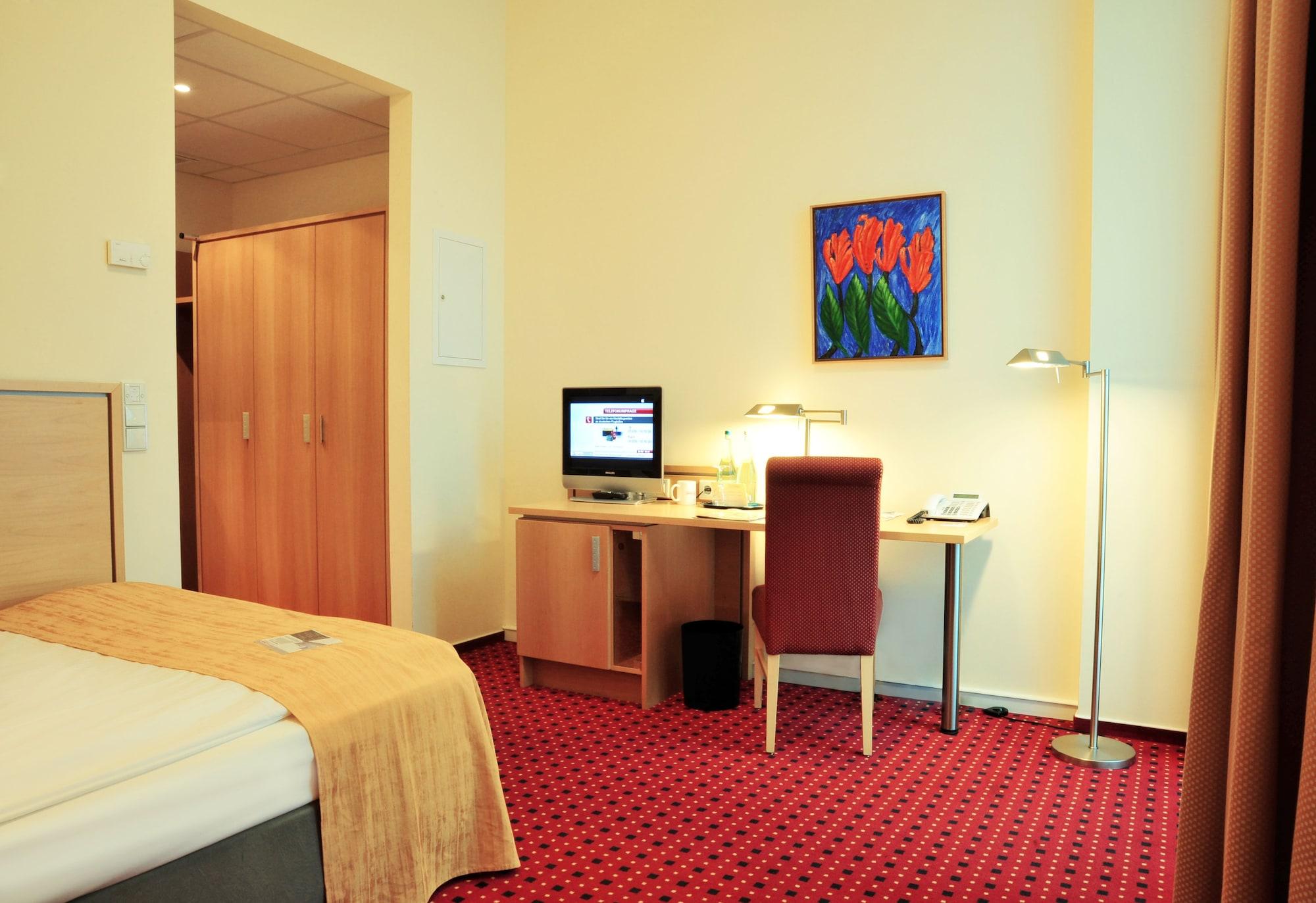 Airporthotel Berlin-Adlershof Berlim Exterior foto