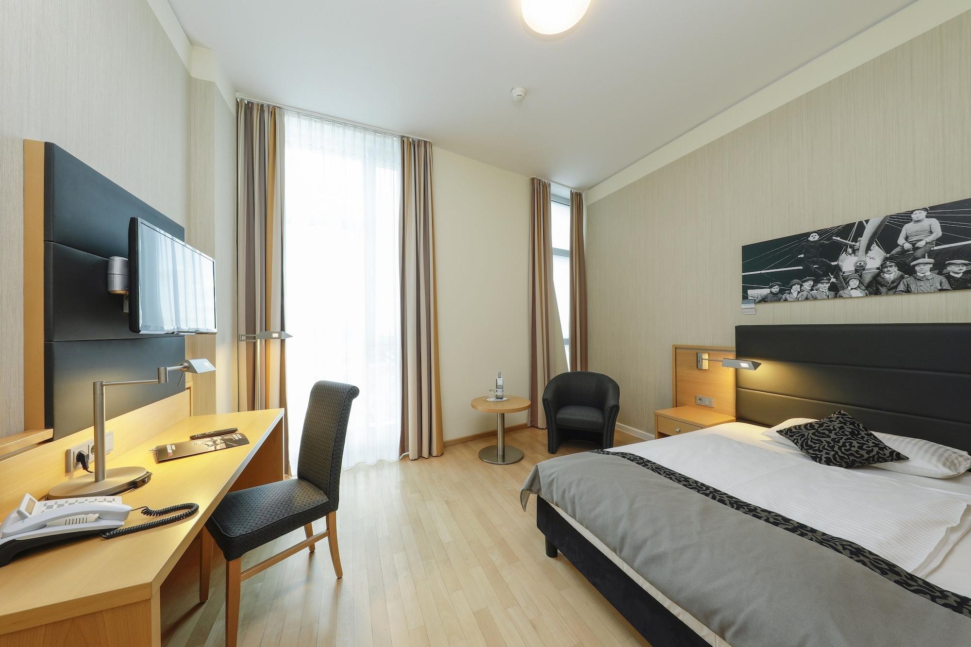 Airporthotel Berlin-Adlershof Berlim Exterior foto