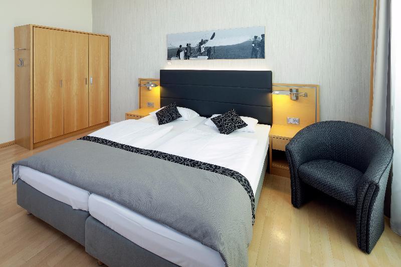 Airporthotel Berlin-Adlershof Berlim Exterior foto